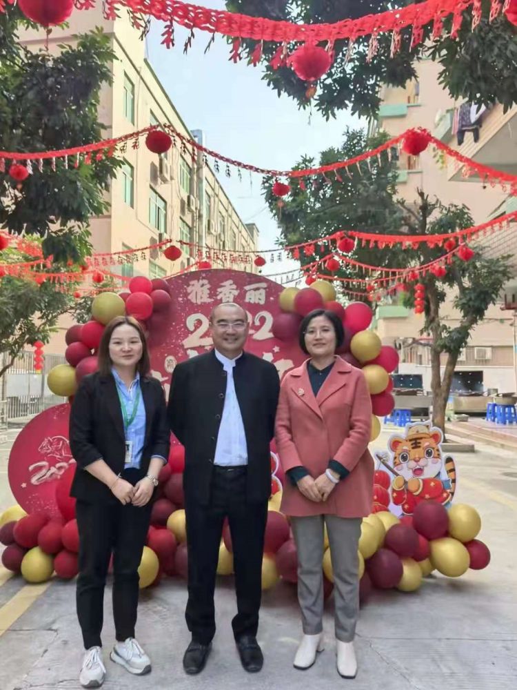 2022年“如虎添億”--- 元旦佳節(jié)，雅香麗為家人們準(zhǔn)備了豐盛的晚宴~祝大家新年快樂~